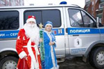 Полицейский Дед Мороз навестил детей в городской больнице No.18