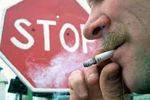 Российские писатели поддержали альтернативный знак «Курение запрещено»