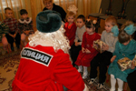 Полицейский Дед Мороз побывал в гостях у юных казанцев