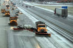 Более 240 дорожных машин борются со снегом на трассах в Приволжских регионах 